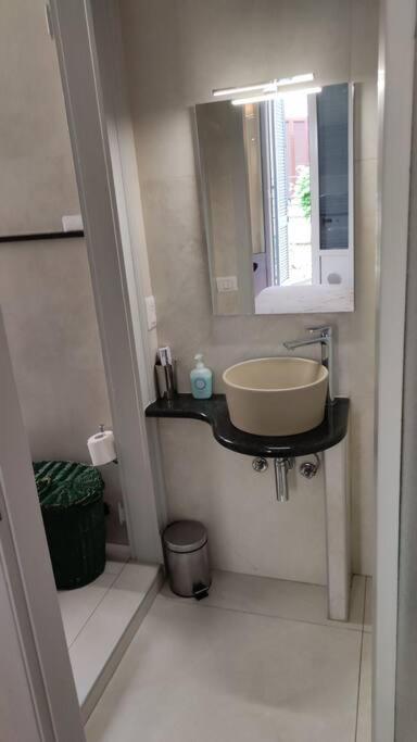 ミラノMonolocale Intimo Con Terrazzinoアパートメント エクステリア 写真
